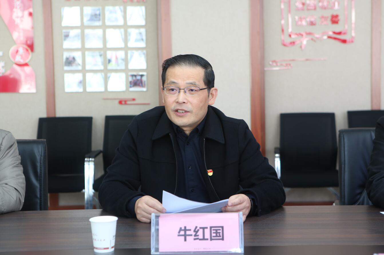 鄭州市經(jīng)濟貿(mào)易學校黨委書記、校長牛紅國發(fā)言