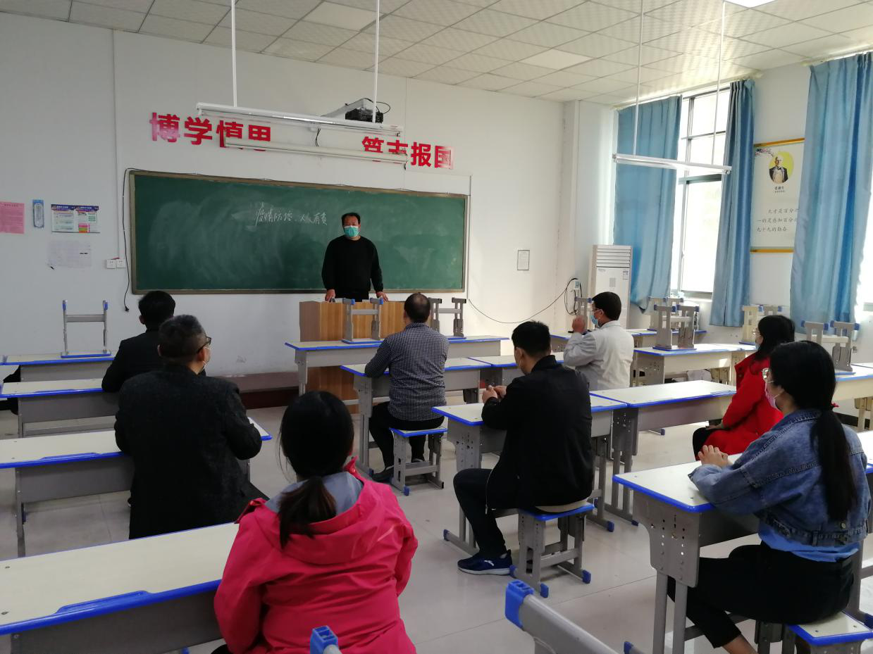 防疫期間學校上課時分散就座